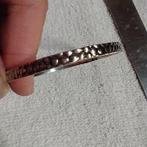 Silvertone bangle bracelet approx. 2.5 wide - Picture 4 of 4